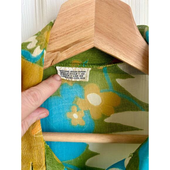 1970's Women's Sheer Daisy Dagger Collar Button Down Shirt | 70s Blouse Sz Small - Picture 3 of 5